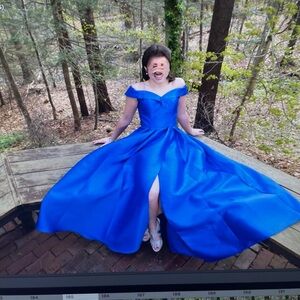 Prom princess gown royal blue sz 4 pockets